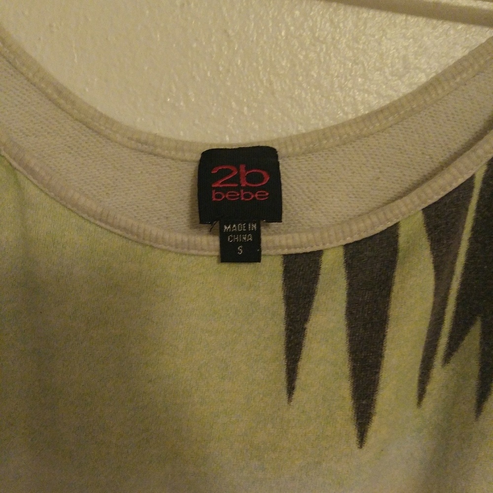 Mid sleeve sweater